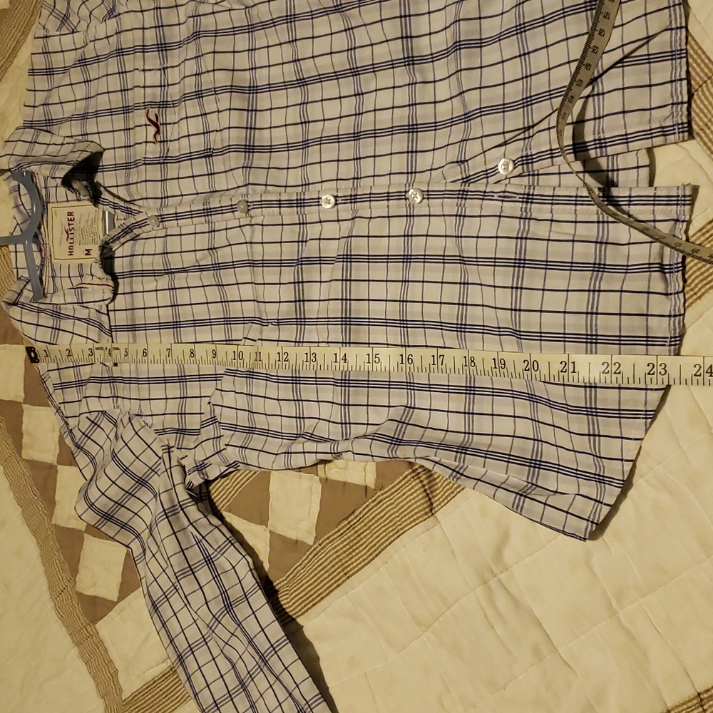 Hollister like new. Absolutely gorgeous Button down, collar shirt - Picture 8 of 9